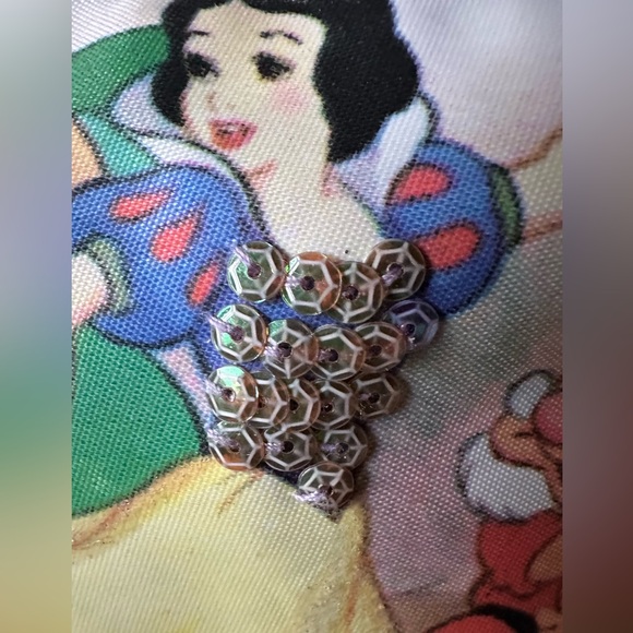 Disney Snow White & Dwarfs Cosmetic Case and Detachable Matching Lipstick Case - Picture 2 of 11